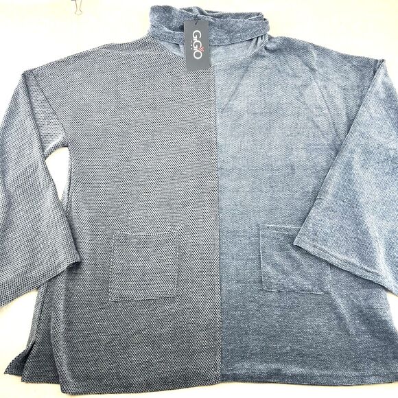 GIGIO USA Sweaters - GIGIO USA Two Toned Gray Color-Block Turtleneck Sweater Bell Sleeves  Pockets M